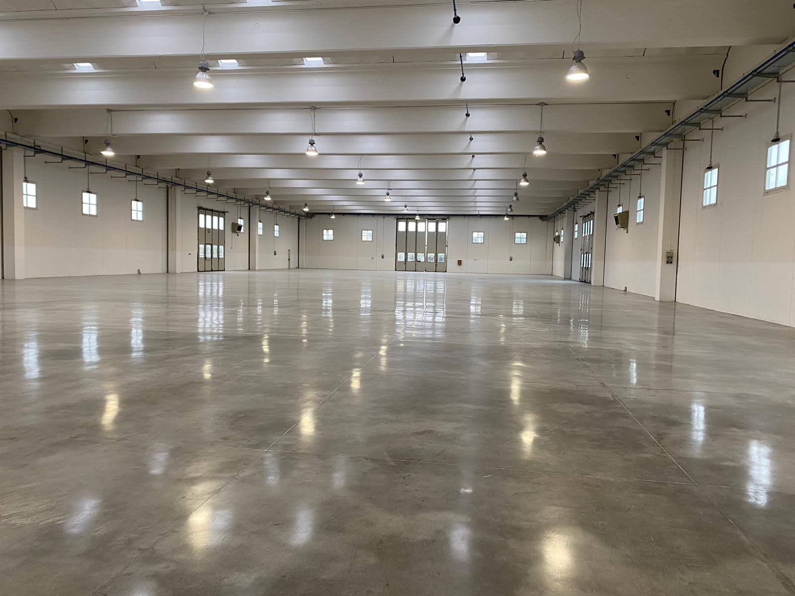 Pavimento industriale in resina con trattamento antipolvere